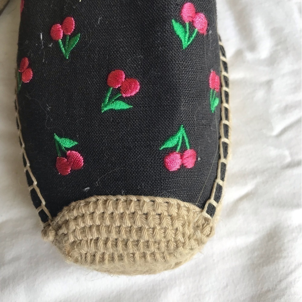 ANN Taylor embroidered fruit black Cherry linen blend espadrilles. - Picture 5 of 8